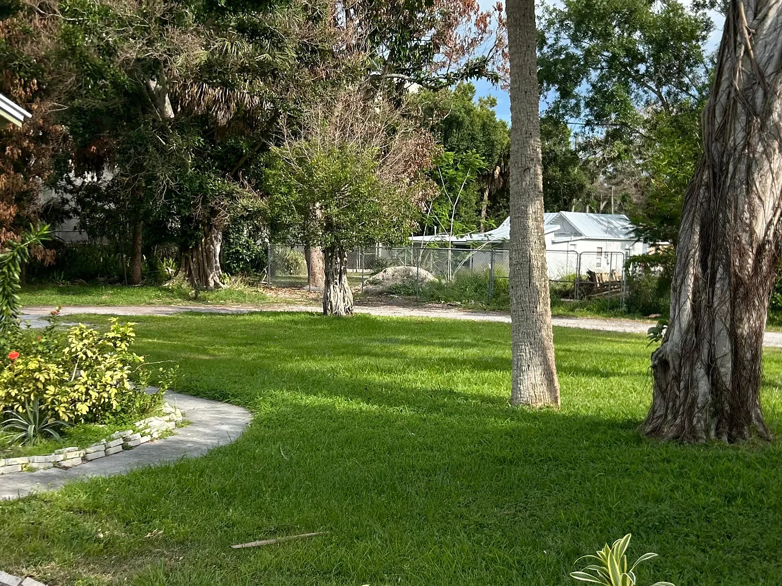2 bed, 2.0 bath, 1696 sqft, $1,900 — Photo 2