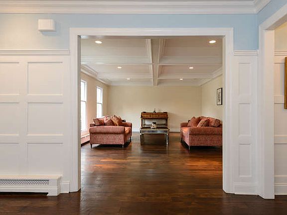 4th image of 370 Annandale Drive