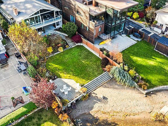 2nd image of 2860 W Lake Sammamish Parkway NE