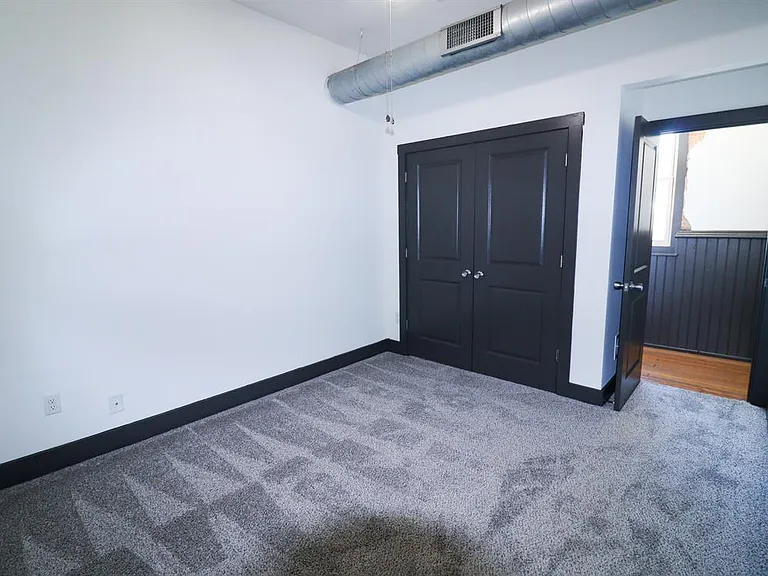 2611 Vine St — Photo 8