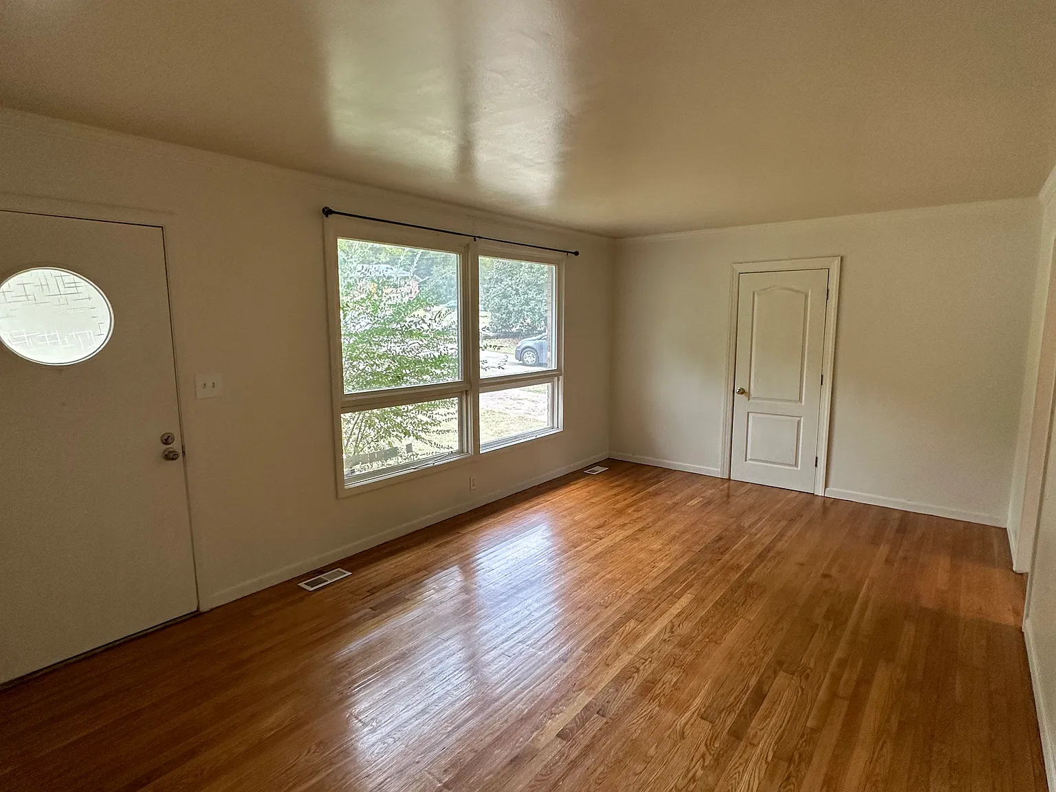 4 bed, 1430 sqft, $2,300 — Photo 2