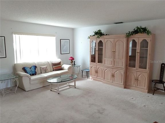 2nd image of 651 Foxwood Blvd