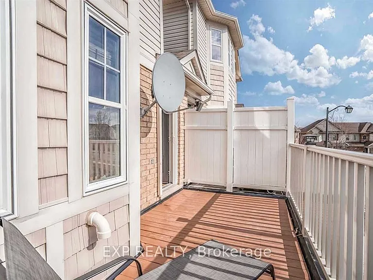 945 Sprague Pl — Photo 24