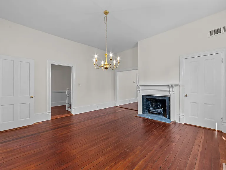 325 N Market St — Photo 11