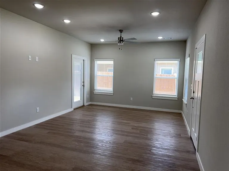 275 N Hunter St — Photo 31