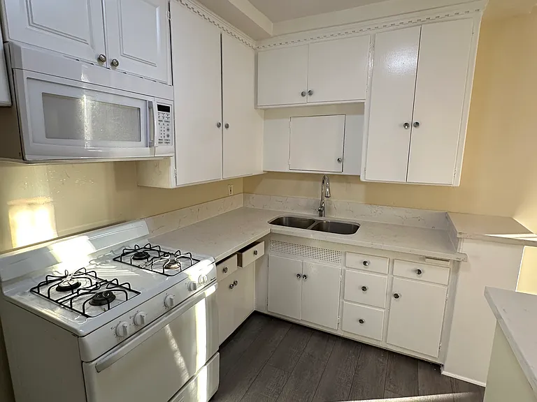 5405 Fernwood Ave — Photo 8
