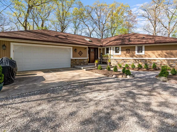 4975 Diehl Rd, Metamora, MI 48455