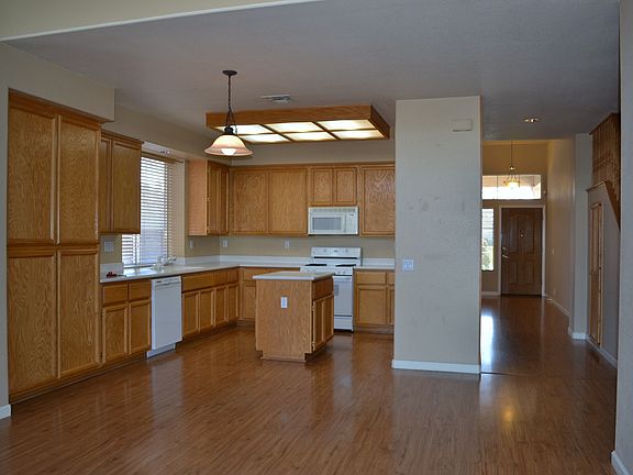 2nd image of 1398 Linfield Dr