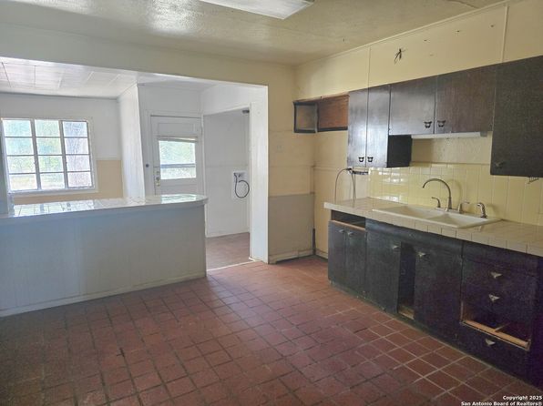 san-antonio-texas-169112895 picture