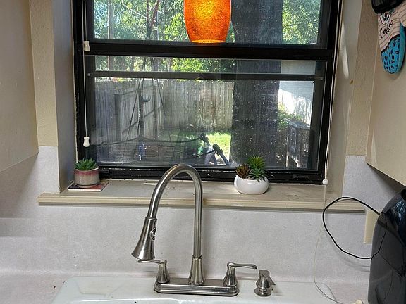 4th image of 104 Villa Dr