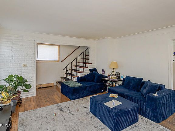 5th image of 577 Dover Pl