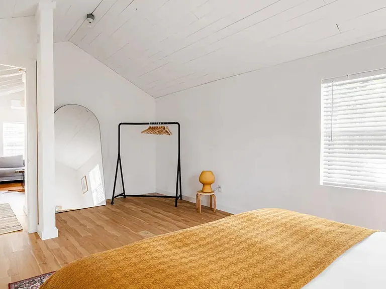 2504 Francisco St — Photo 10