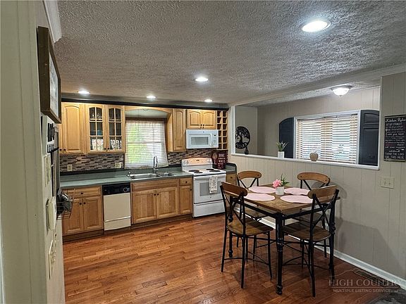 5th image of 36 Larkspur Road