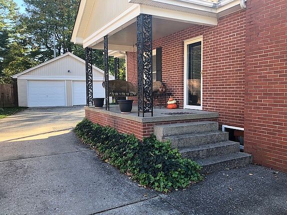 3rd image of 120 Saint Marys Ct