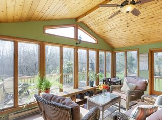 13 White Swan Ln, Vernon, NJ 07462
