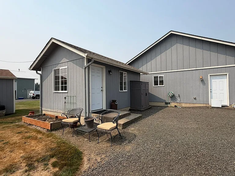 1228 Cascade Dr — Photo 2