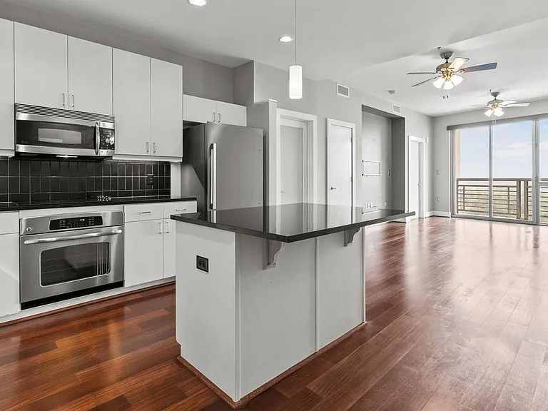 333 W Trade St #1401 — Photo 4