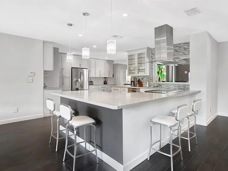 855 Berkeley St — Photo 10