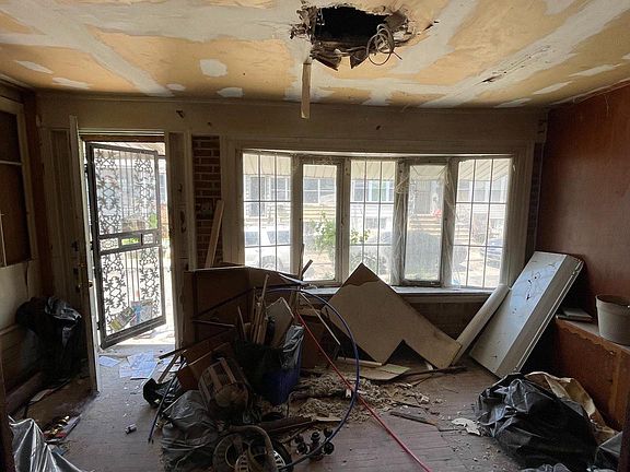 3rd image of 5226 Beaumont Ave