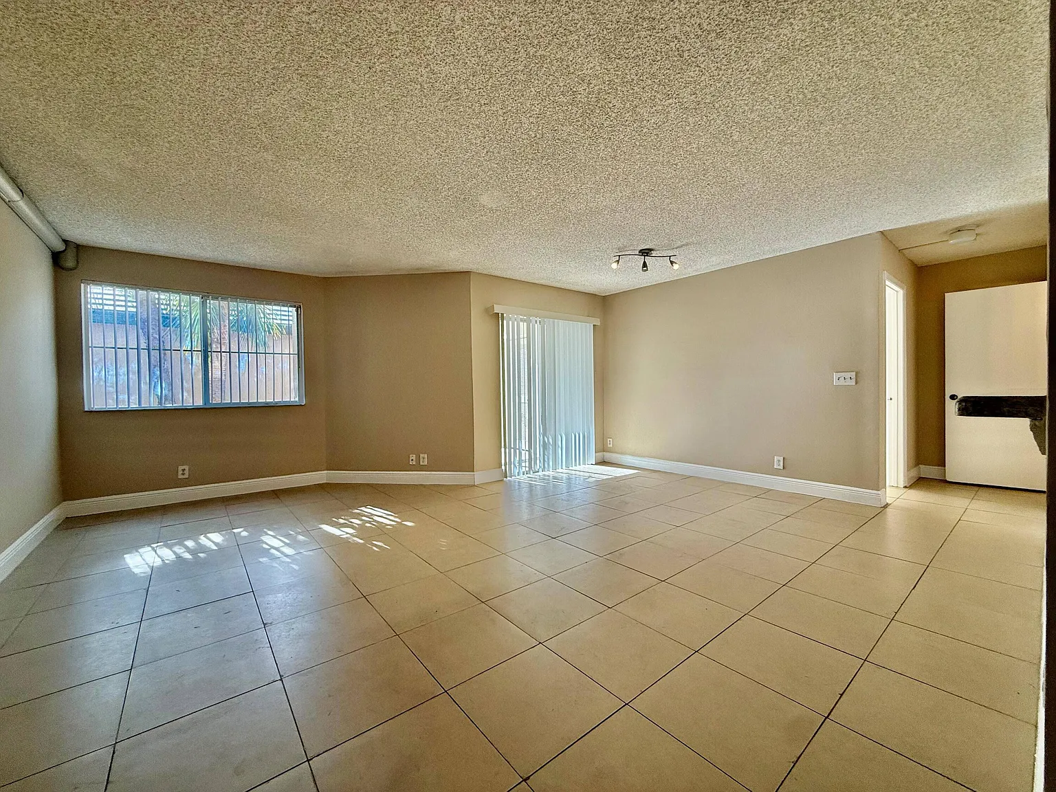 1 bed, 1.0 bath, 700 sqft, $1,750 — Photo 2