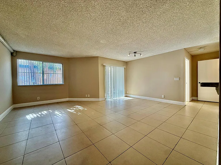 9901 Westview Dr #324 — Photo 2