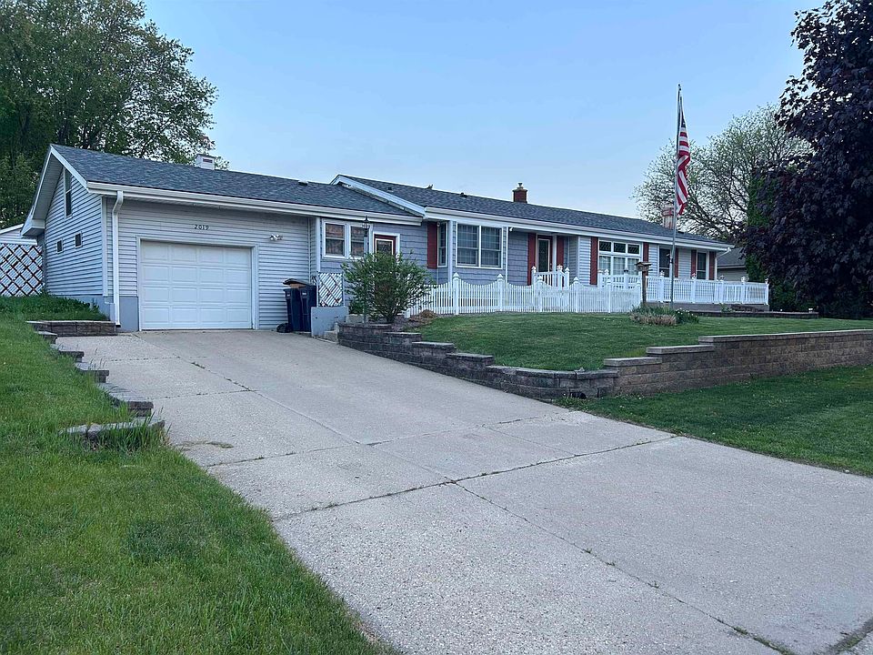 1st image of 2019 River View Dr