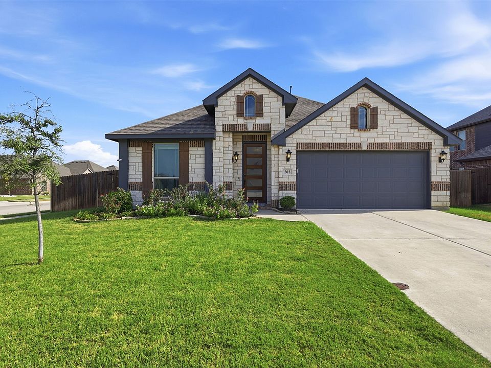1st image of 303 Pineview Ln