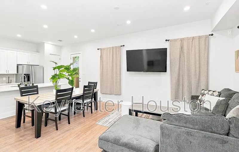 3 bed, 2.5 bath, 1522 sqft, $2,150 — Photo 2