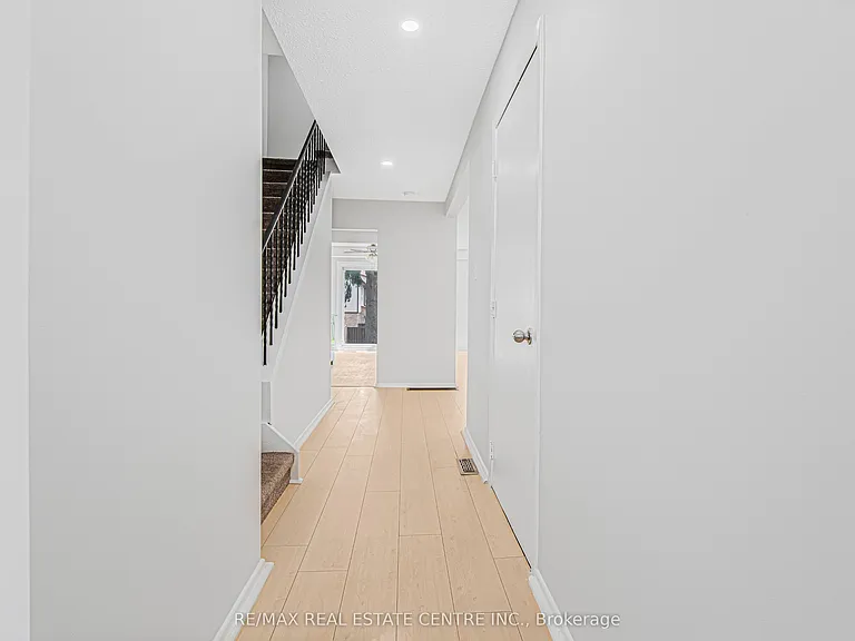 Trowbridge Dr — Photo 9