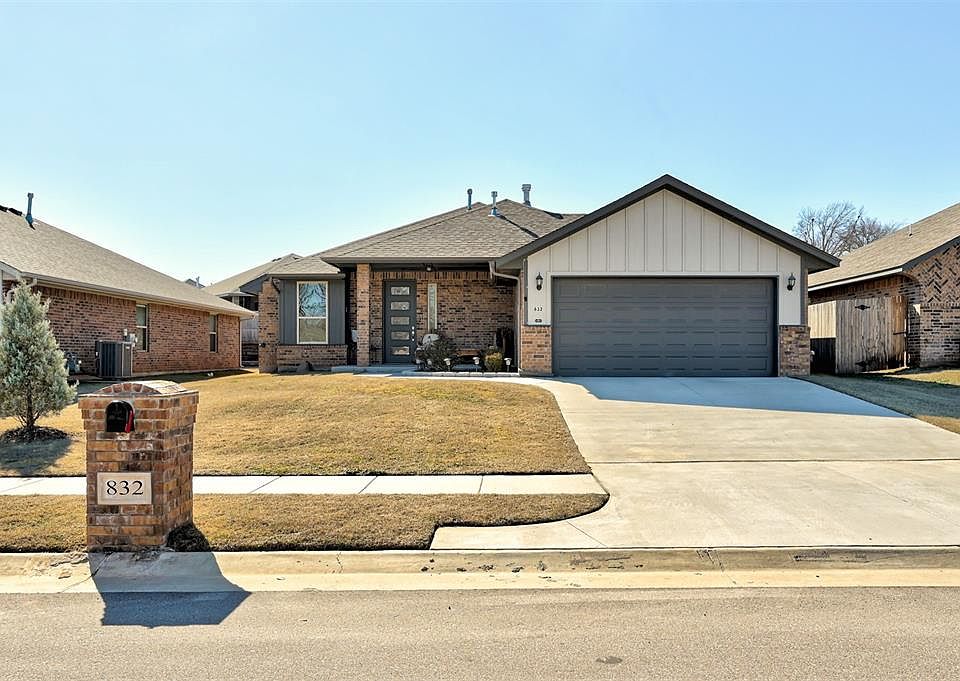 1st image of 832 Twin Lakes Dr