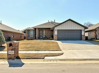 832 Twin Lakes Dr, Noble, OK 73068