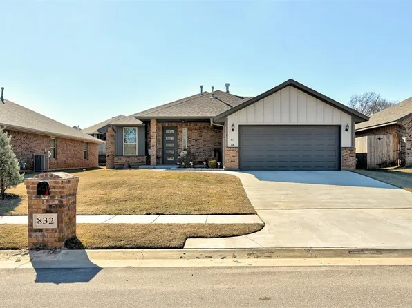 832 Twin Lakes Dr, Noble, OK 73068