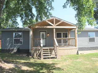 113 W 8th St, Canton, IL 61520