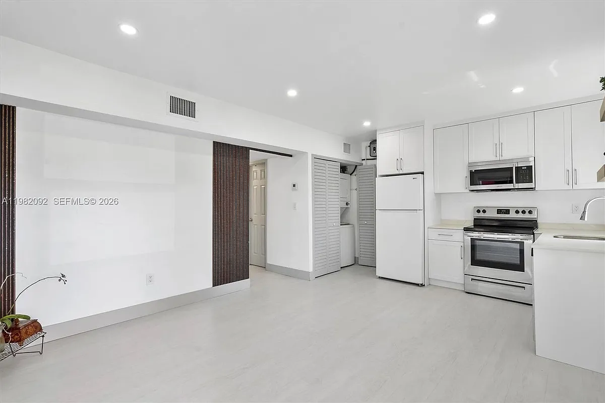 Building Photo - 775 NW 96th St #A