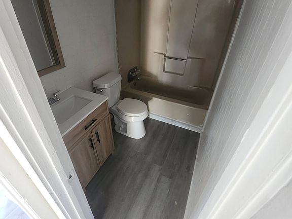 4th image of 2513 Dunbar St