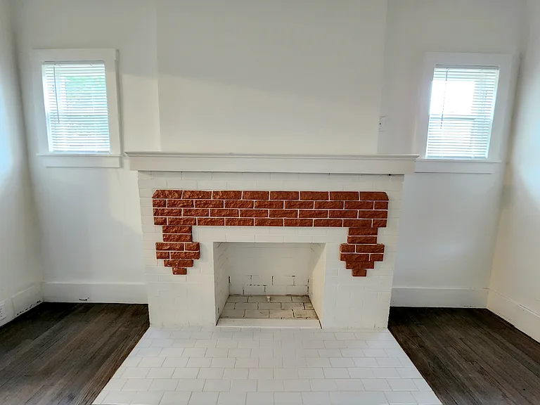 1946 NW 15th Streetmain House — Photo 6