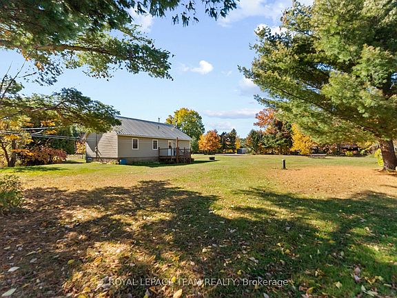3rd image of 16 Royal Pines Rd