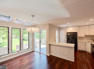 6055 Joust Ln, Alexandria, VA 22315