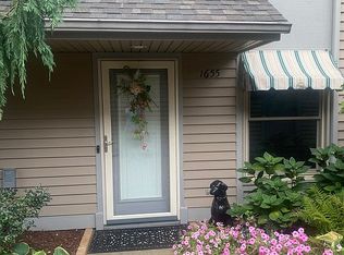 1655 N Pointe Dr NW, Canton, OH 44708