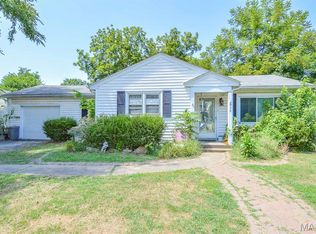 639 Royal Heights Rd, Swansea, IL 62226