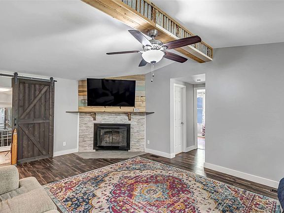 4th image of 23 Roberts Dr