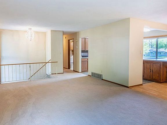 4th image of 1931 Woodhaven Ln