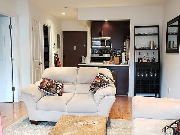4th image of 2646 30th St APT 3R