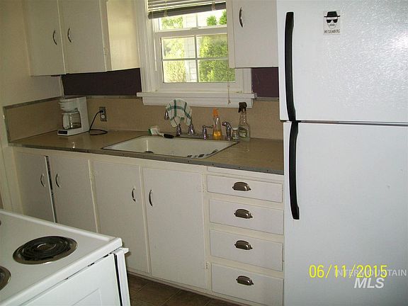 2nd image of 209 E Willow Ave