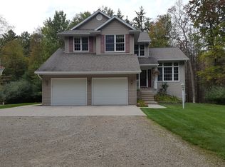 N2783 Wilderness Trl, Marinette, WI 54143