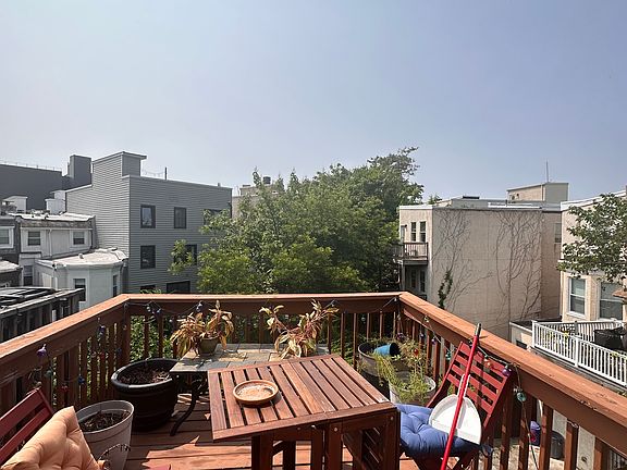 3rd image of 1822 W Girard Ave