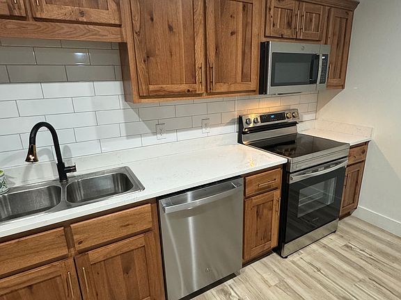 4th image of 621 Pikes Dr