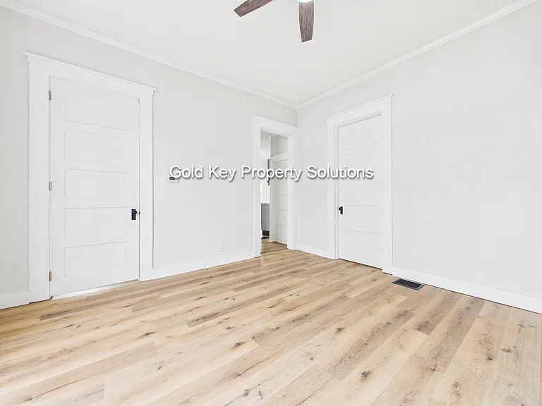2420 Jackson St — Photo 4