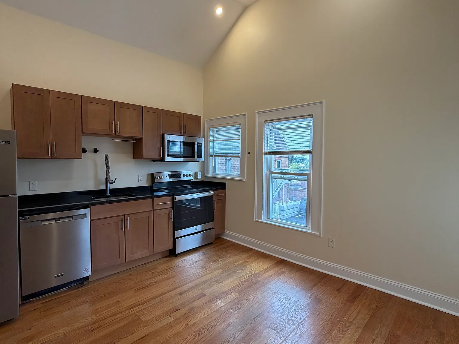 2 bed, $1,975 — Photo 2