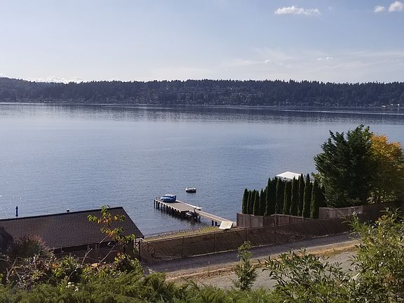 4th image of 2911 E Lake Sammamish Pkwy SE